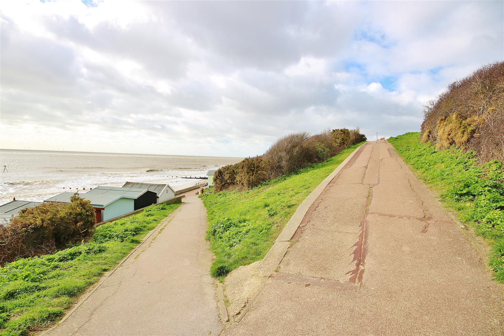 High Wall, FrintonOnSea Sheen's